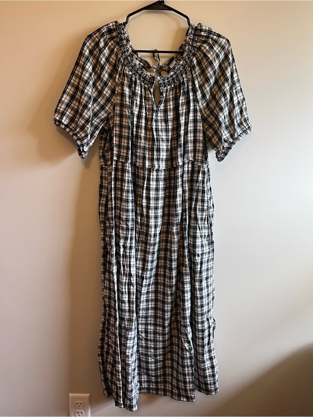 Old Navy Plaid Peasant Dress in Black & White